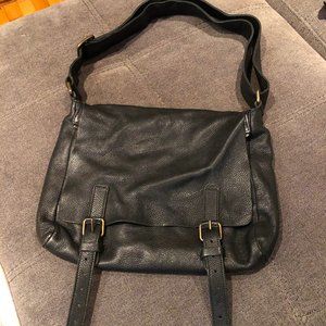 Roots genuine leather black unisex messenger bag